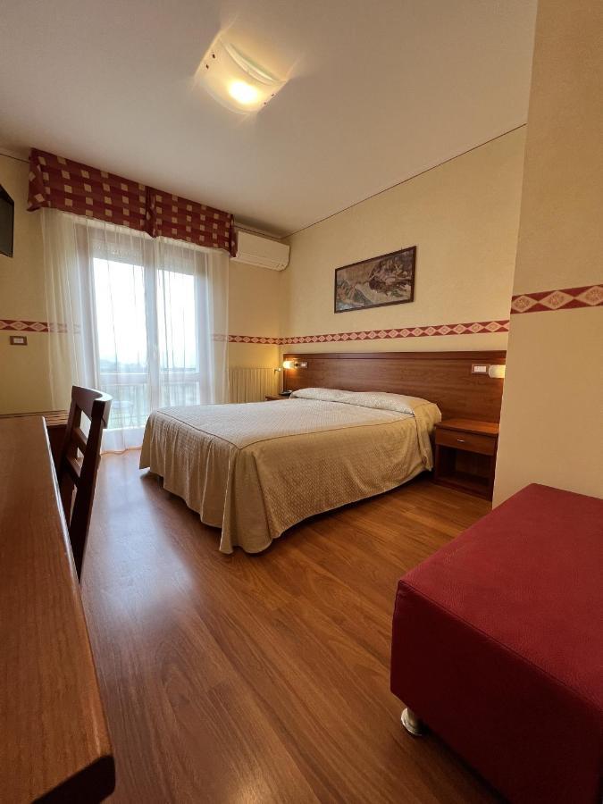 Viole Country Hotel Ассизи Экстерьер фото